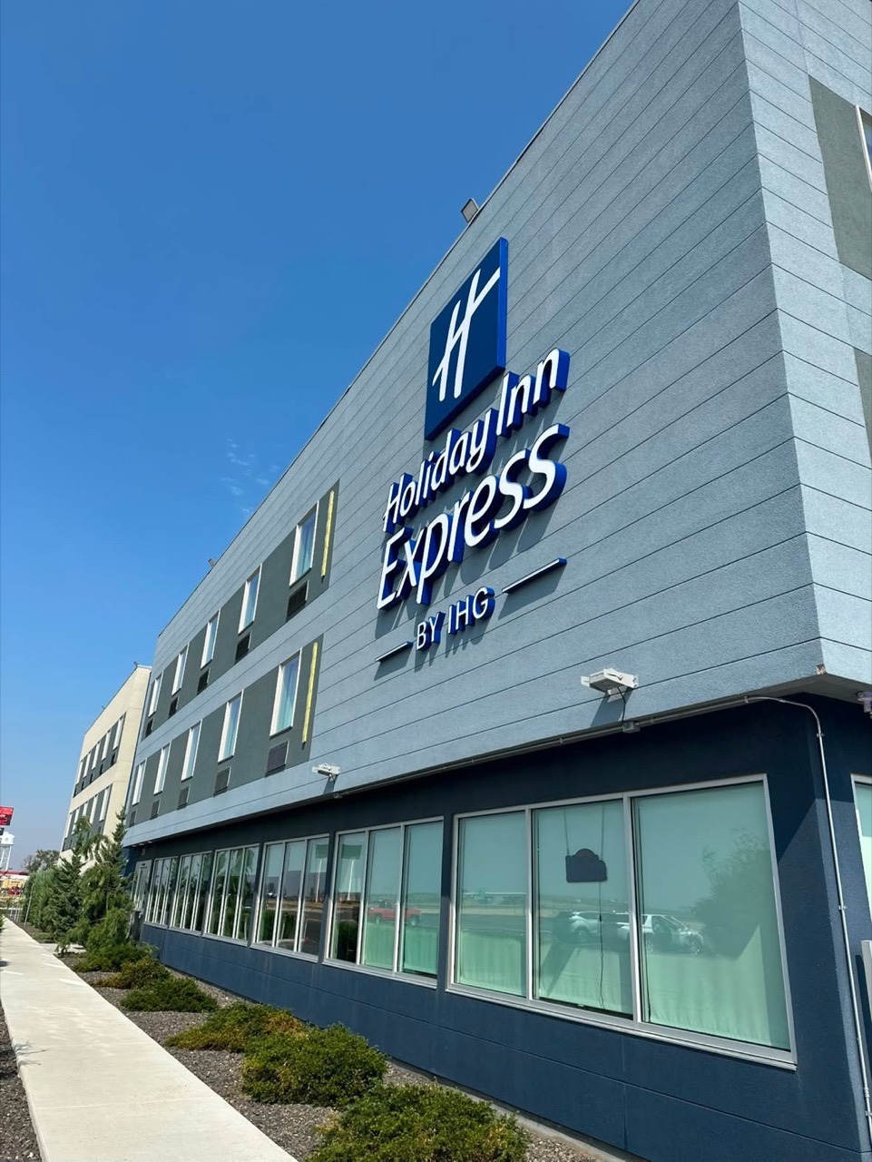 Clean hotel windows after professional exterior window service in Wenatchee