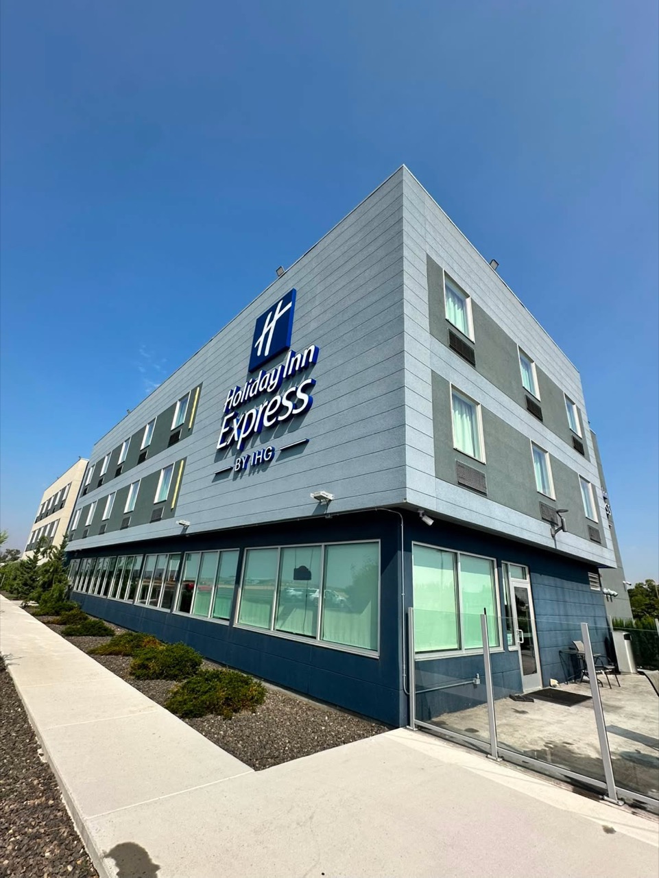 Commercial Window Cleaning in Wenatchee: A Property Manager's Guide featured image