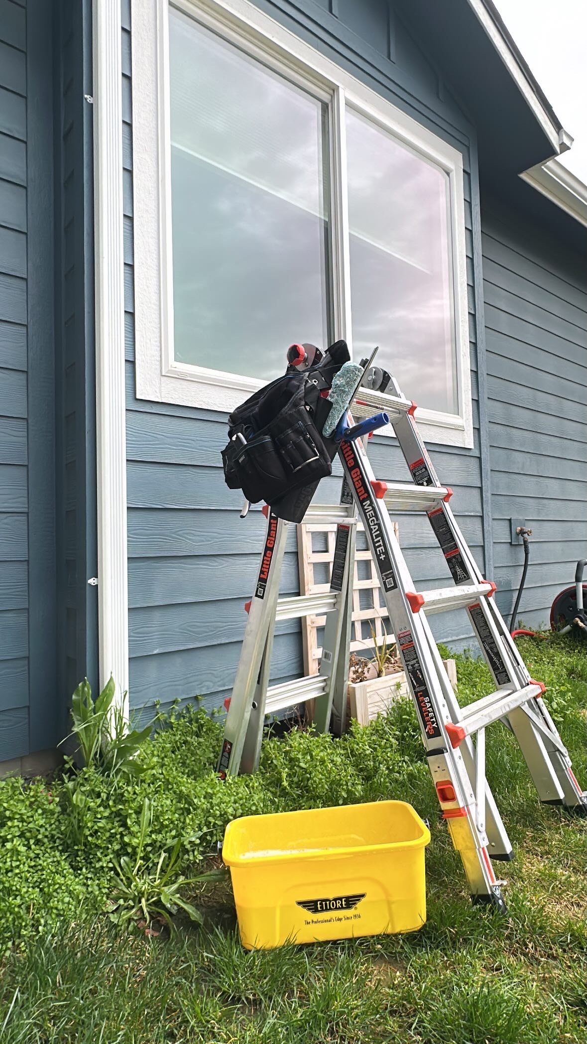 Gutter cleaning service with professional equipment in Wenatchee Valley